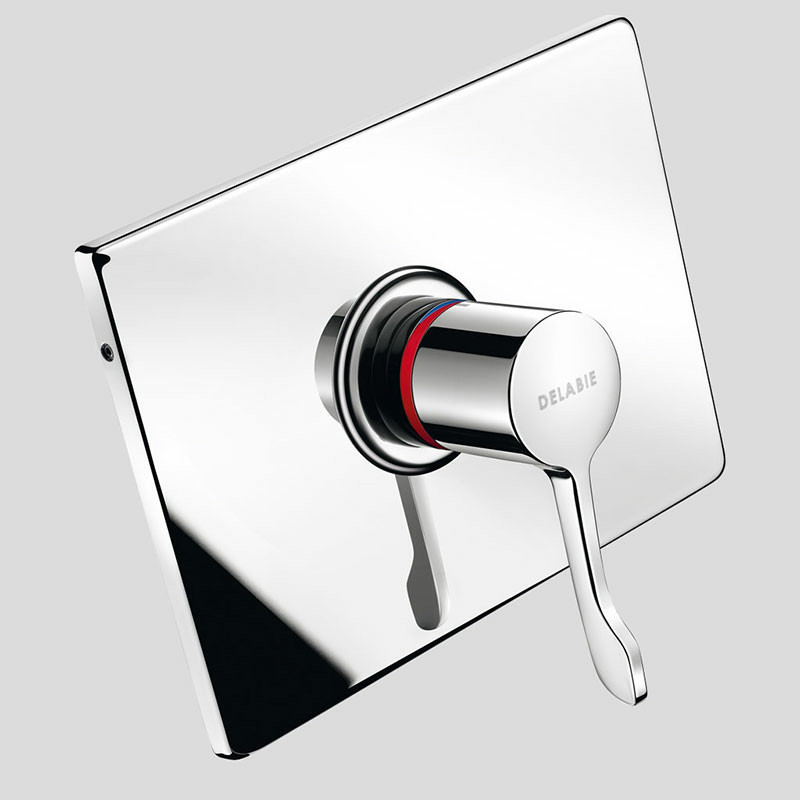 Recessed sequential thermostatic shower mixer